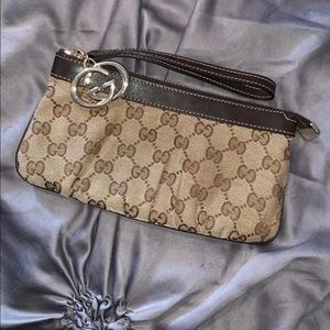 gucci wristlet
